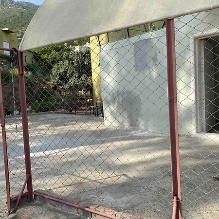 Deniz manzaralı,teraslı,doğa içinde müstakilsi ev