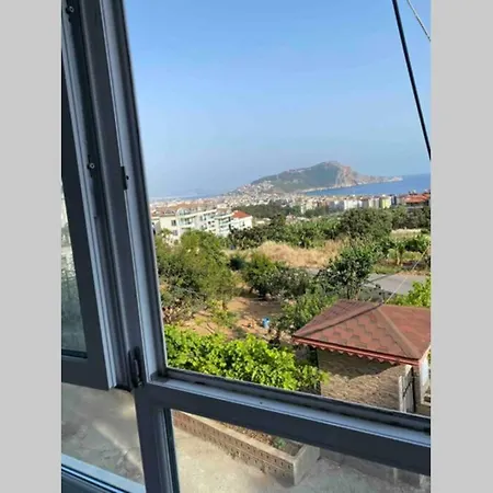 Deniz manzaralı,teraslı,doğa içinde müstakilsi ev